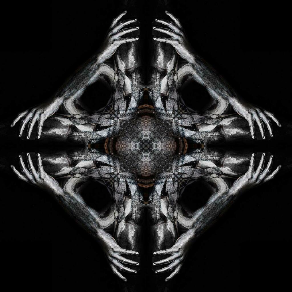 transflexions's tweet photo. Reach on time…
#Beautifulbizarre #bodypaintart #bodyart #KaleidoSaturday #transflexions https://t.co/vxo2p2GJTP https://t.co/kJawwb9Pub