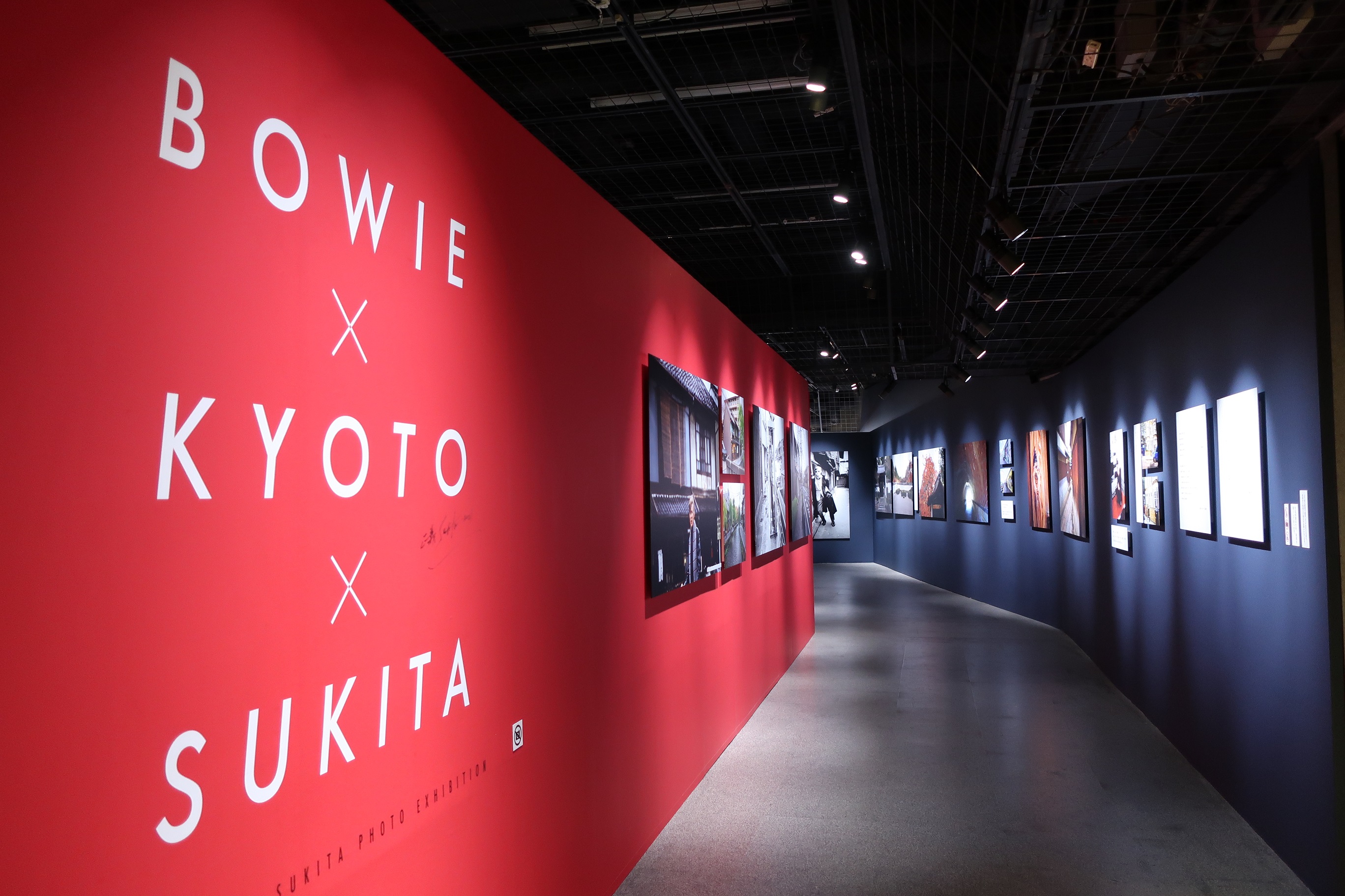 美術館 えき Kyoto A Twitter 今日は デヴィッド ボウイ の命日 エースホテル京都でボウイの音楽を聴く会が開催されます そして6月25日から美術館えきkyotoで 写真展bowie Kyoto Sukitaの再開催が決定しました リターンズ お楽しみに 美術館えき 鋤田