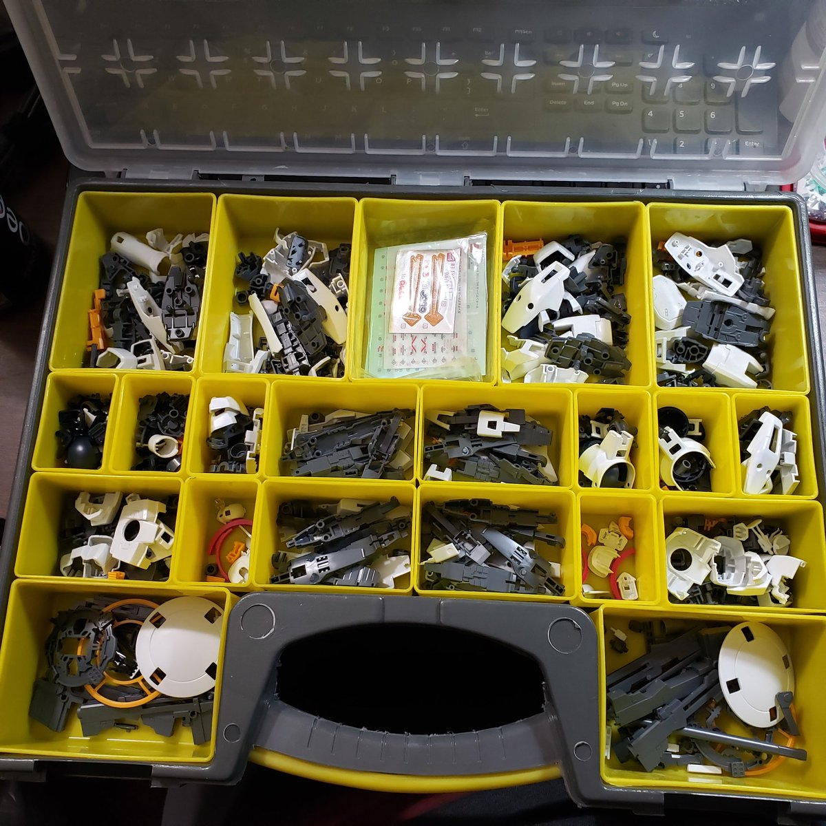 Joey_Gunota's tweet image. Waiting on batteries to test wiring in the #PerfectGrade #WingZero. So moving on to the next builds for #GWRPPIIEB 
I'll be painting MG #Tallgeese EW and a 2nd in TV colors. All parts clipped and sorted.

#Gundam #Gunpla #GundamCommunity #GunplaCommunity
#GundamWing
#EndlessWaltz