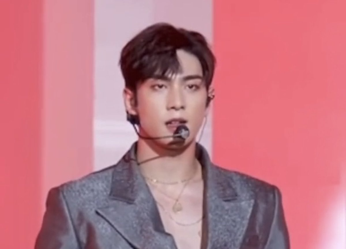 I just discovered Baekho in nuest. Everyone else can sit down now.