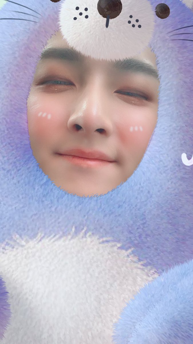 petition for zuho to kindly bring back this genre of stunning selcas🙏

~ #zuho #sf9 @sf9official ~