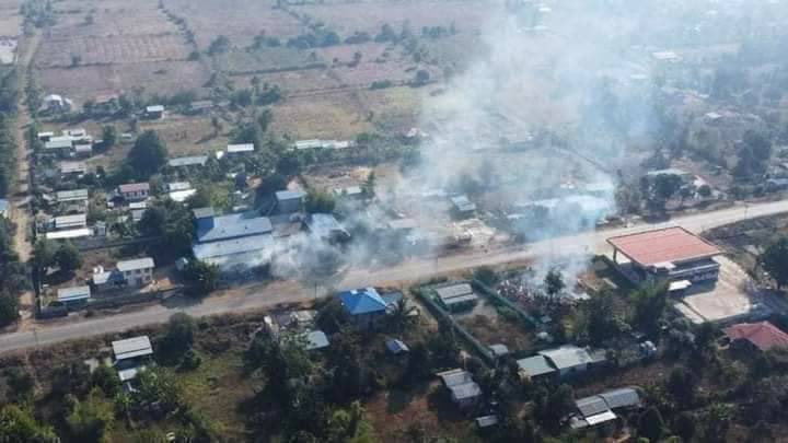 FreeBurmaRangrs's tweet photo. Burmese Military Uses Attack Helicopters to Bomb Karenni State: 

Yesterday, 14:00 to 19:00, the Burmese military used attack helicopters to bomb Daw Poe Sei, Pa Kang, Mai Lone, and Ywa Da Sha villagers. https://t.co/PIwj9CGwZP