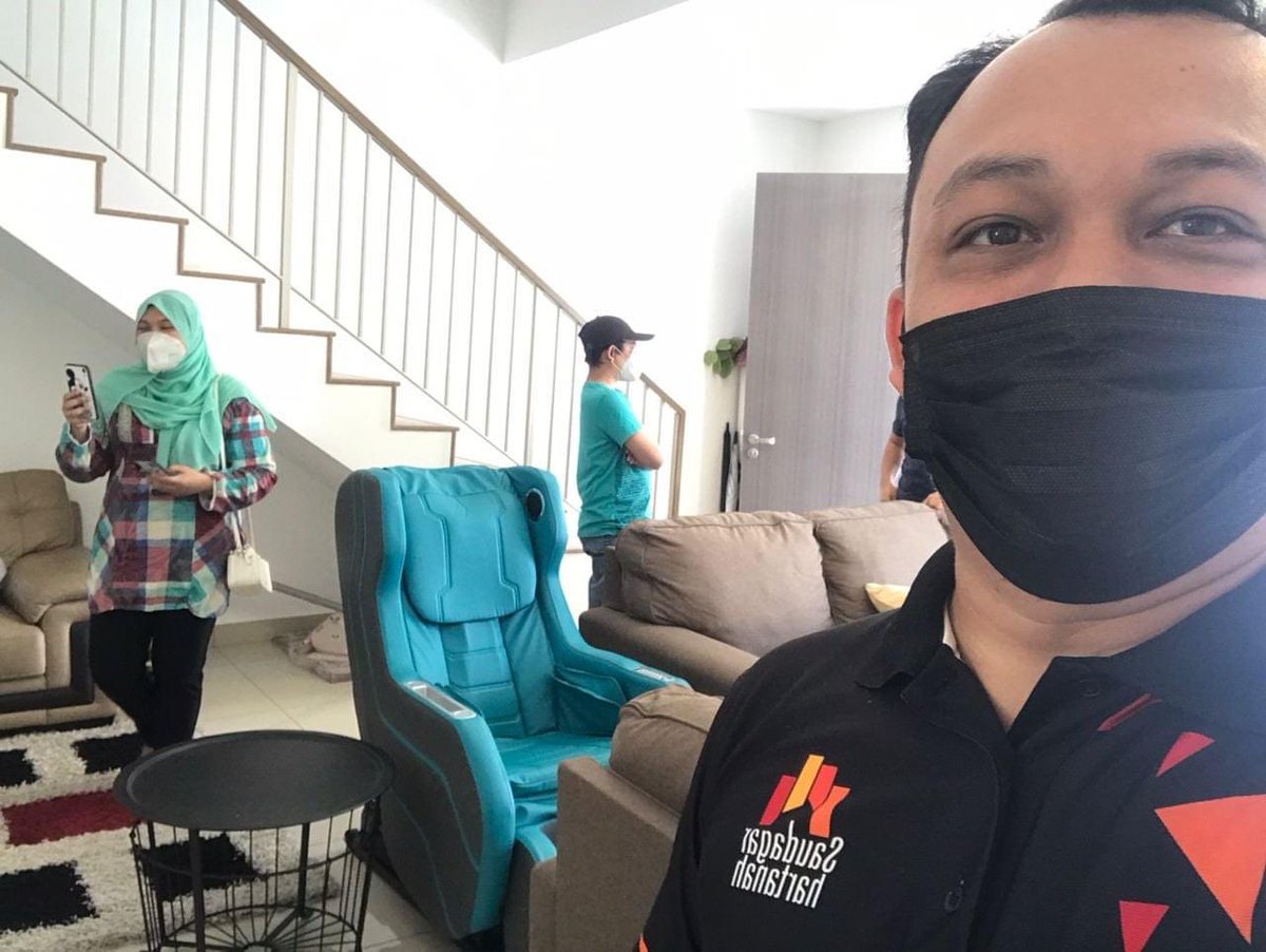 ArdinAzahari's tweet photo. 𝐖𝐞𝐞𝐤𝐞𝐧𝐝 𝐀𝐜𝐭𝐢𝐯𝐢𝐭𝐲 ✨

Alhamdulillah, dapat selit 2 viewing Ahad lepas. Pagi-pagi dah gerak untuk viewing di Nilai Impian rumah teres 2 tingkat berharga RM 520k &amp; petang pula di Jalan Kebun, rumah banglo setingkat berharga RM 480k. https://t.co/8MaQ6cssg6