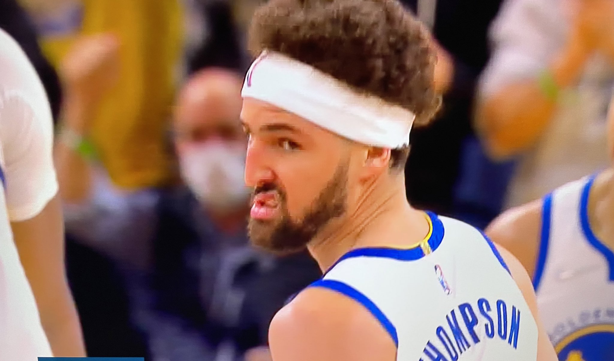 Andrew Perloff on X: "Here comes angry pirate looking Klay Thompson.  https://t.co/jgXVjGypUq" / X