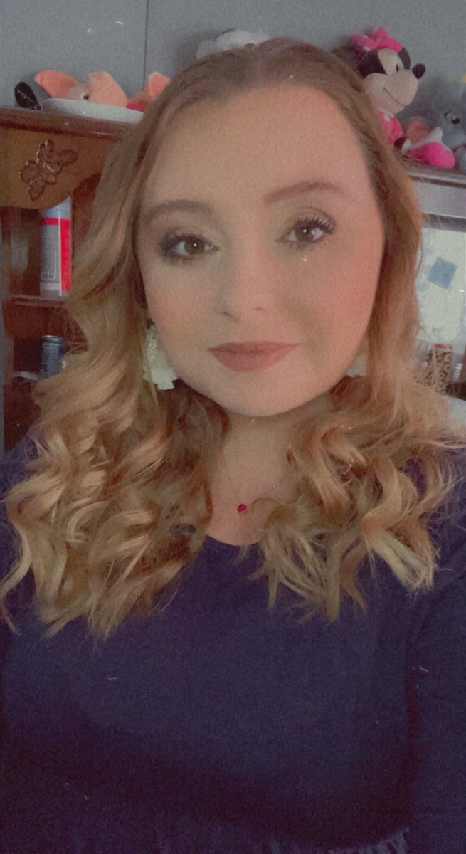 Emily_Brooke21's tweet photo. It’s been a while twitter… hope everyone had wonderful holidays with family https://t.co/5x36FV8X19