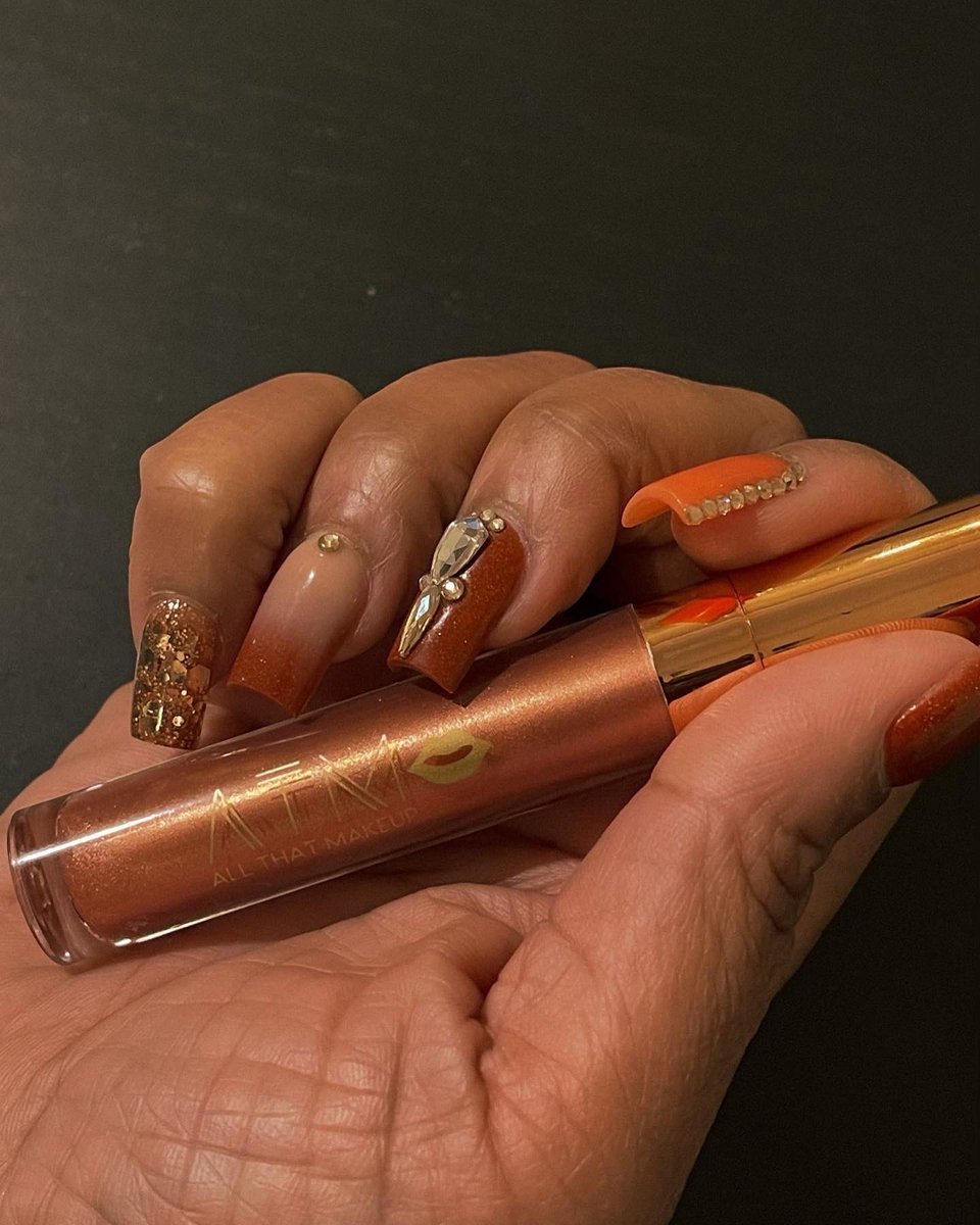 AtabiaMJ's tweet photo. “Southern Pecan” Lipgloss https://t.co/xa2j7fC7cg https://t.co/w9QiI925mv