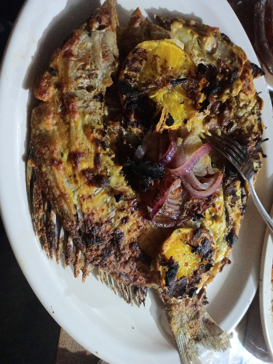 Rosslyn01's tweet photo. Recomiendo ampliamente el pescado sarandeado de #ElVelero Lomas del Real esta para chuparse los dedos si dejar de lado los camarones a la Cucaracha  #Tampico #Madero #Altamira https://t.co/Yi00LifxBa