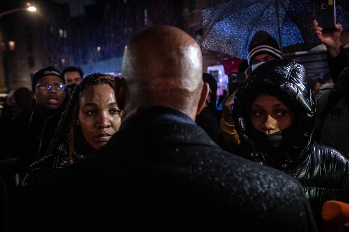 If you’re interested in helping those affected by today’s fire in the Bronx, you can give to <a href="/NYCMayorsFund/">NYC Mayor's Fund</a>: www1.nyc.gov/site/fund/init…

Your entire donation will go towards those impacted.