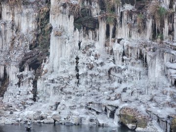 三十槌の氷柱の22年ライトアップや見頃時期は アクセスや駐車場やツアーは そらいろ 日本が魅せる多彩な表情