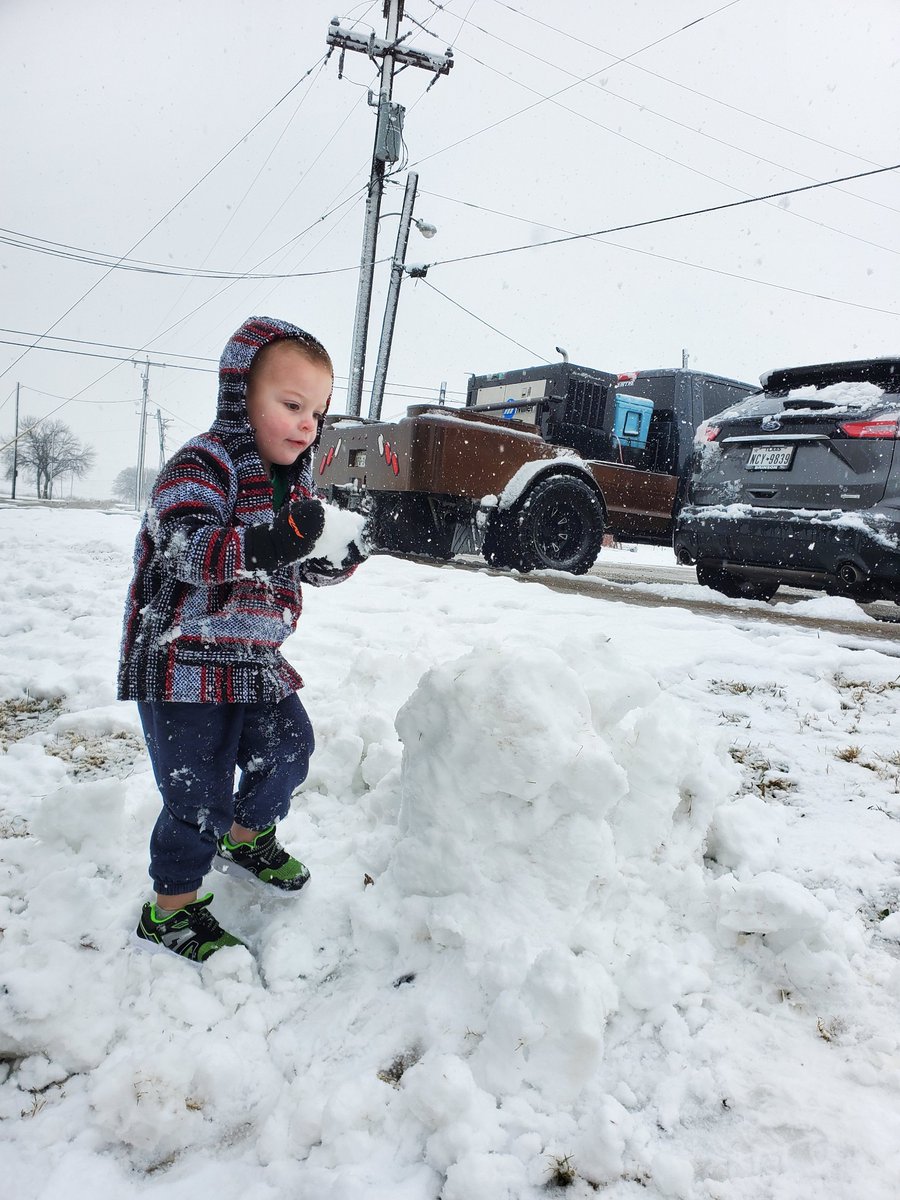 RobSouthard's tweet photo. One year ago in Central Texas, a rare snow storm! #RobJr https://t.co/tlJjPjG2Gx
