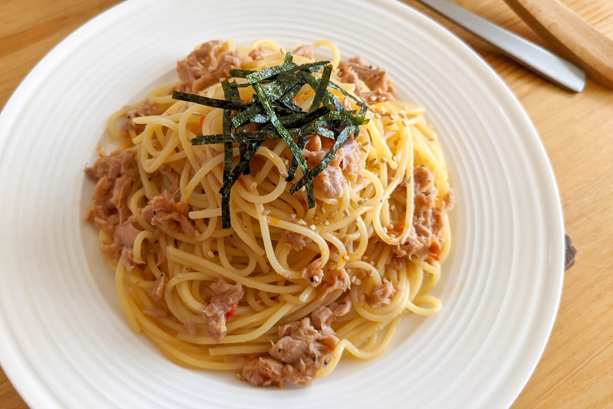 お昼ご飯にもぴったりそう！油そば風に仕上げた「パスタ」レシピ！