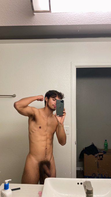 What’s up 🤙🏼 hope you don’t mind hairy pubes 😶 https://t.co/0qEZj7EWoA