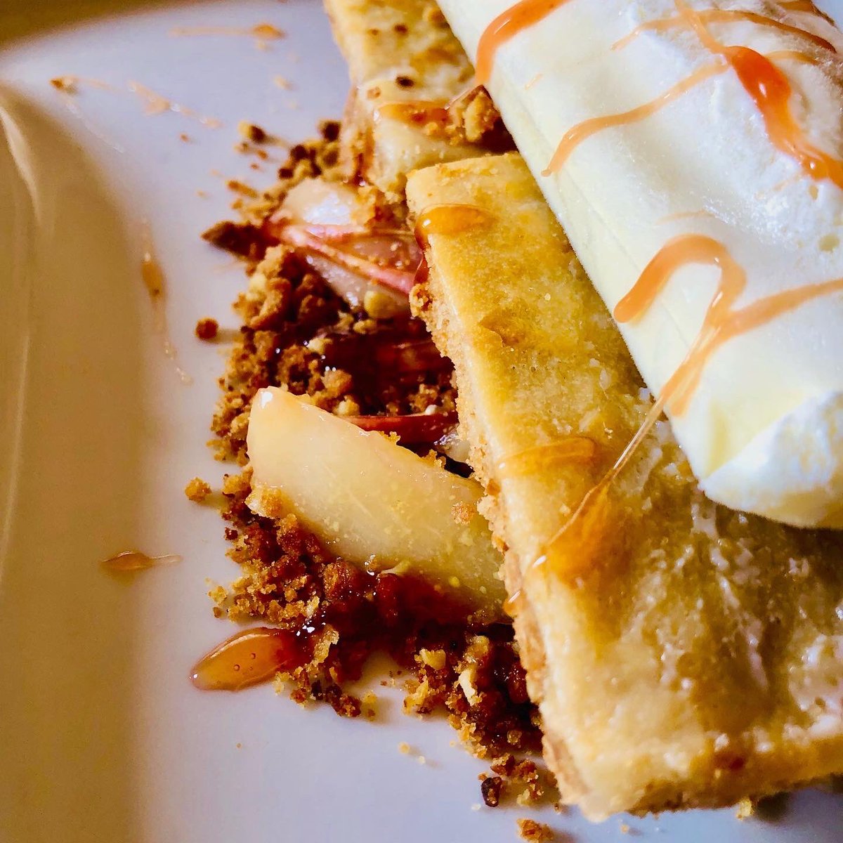 A2Z_Events_Int's tweet photo. A2Z Eats Dessert 🍨 

Peach &amp; milk tart crumble with A2Z housebrand vanilla ice cream &amp; peach caramel sauce

Toppings:
Plain - R25
Peanuts - R30
Smarties - R35
Pistachio - R40

You can now place your orders on WhatsApp: (+27)71 080 0105
Delivery will depends on distance.#a2zeats https://t.co/GEyYGakxtd