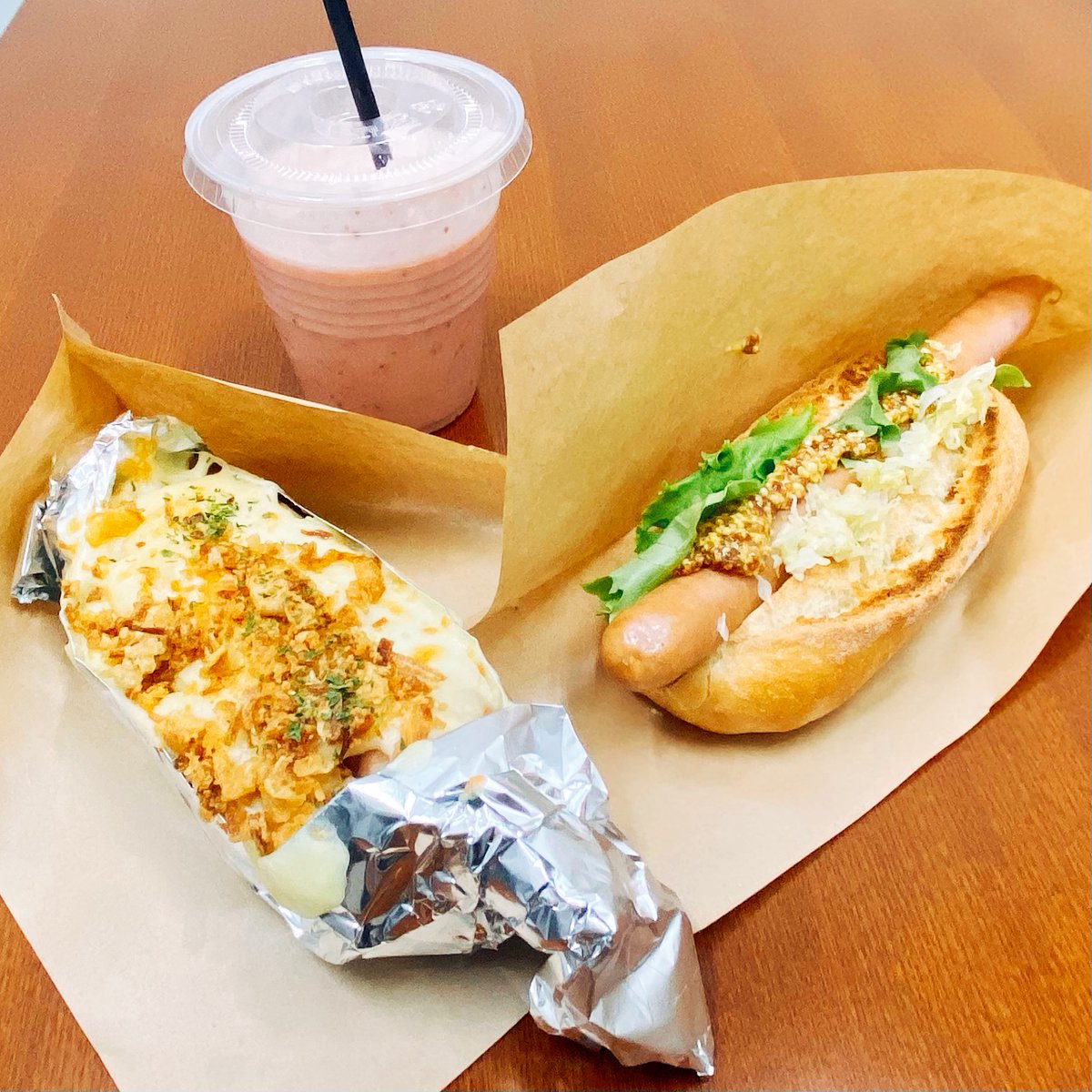 YodobashiHakata's tweet photo. 【 本日限定‼️】
ホットドッグのキッチンカー🌭
#ヨドバシ博多 1階 にて『#55DOG』の #キッチンカー が登場中です‼️🚐
#本日限定 ですので、皆様お見逃し無く😉
➡️https://t.co/9rpxvfFdrP https://t.co/VAFp3TXXgK