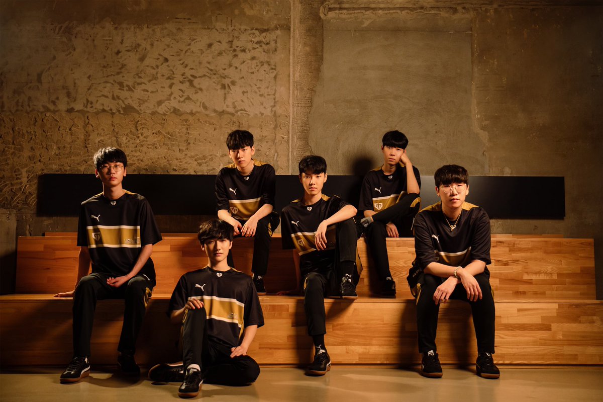 🚨JERSEY GIVEAWAY ALERT🚨

Here’s your chance to win 1 of 5 2022 Gen.G x <a href="/PUMA/">PUMA</a> Replica Jerseys! 🐯🔥

How to enter:
✅ Follow us <a href="/GenG/">Gen.G Esports</a> + LIKE this tweet
✅ QT where the hidden 🐯 is in both photos
✅ Comment 🐯 + TAG 2 friends when done!

#GenGWIN #TigerNation