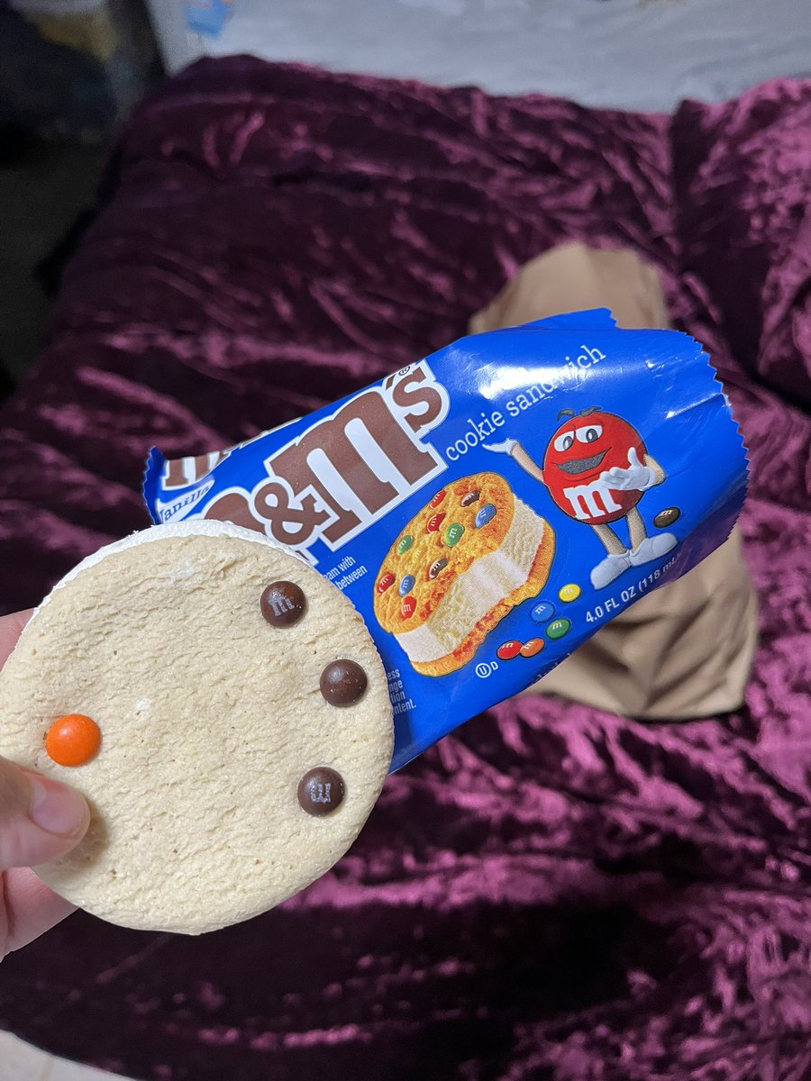 Tepalex3's tweet photo. @mmschocolate thanks for the ice cream sandwich https://t.co/9encc6C8hs