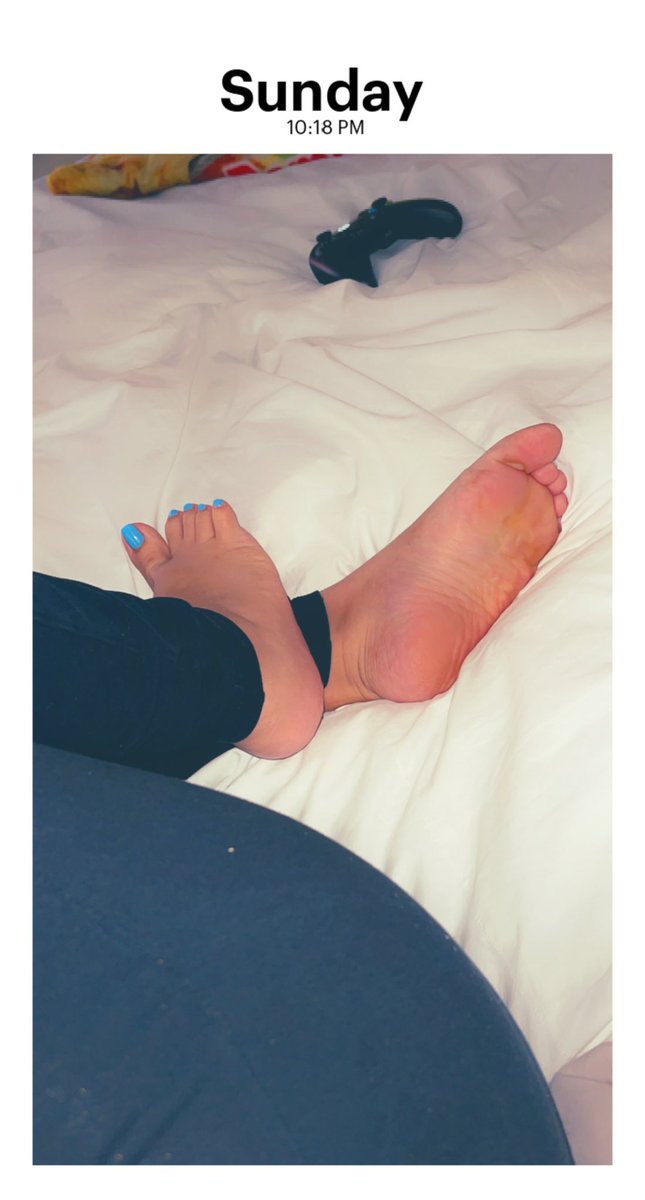FMilf96's tweet photo. So sore an sweaty wish I had someone to come n rub them for me #footfetish #sweatyfeet #feetkink #milf https://t.co/WZ8Ttwowuk
