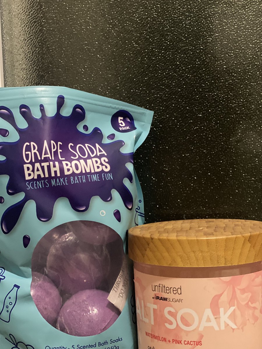 🛀 “this doesn’t taste like soda. i wish it did.” 😆

Eleven’s kinda 😜 lapping her purple bath water like a kitty cat. not ingesting. funnyyyyyyy #AgeOfEleven #momlife