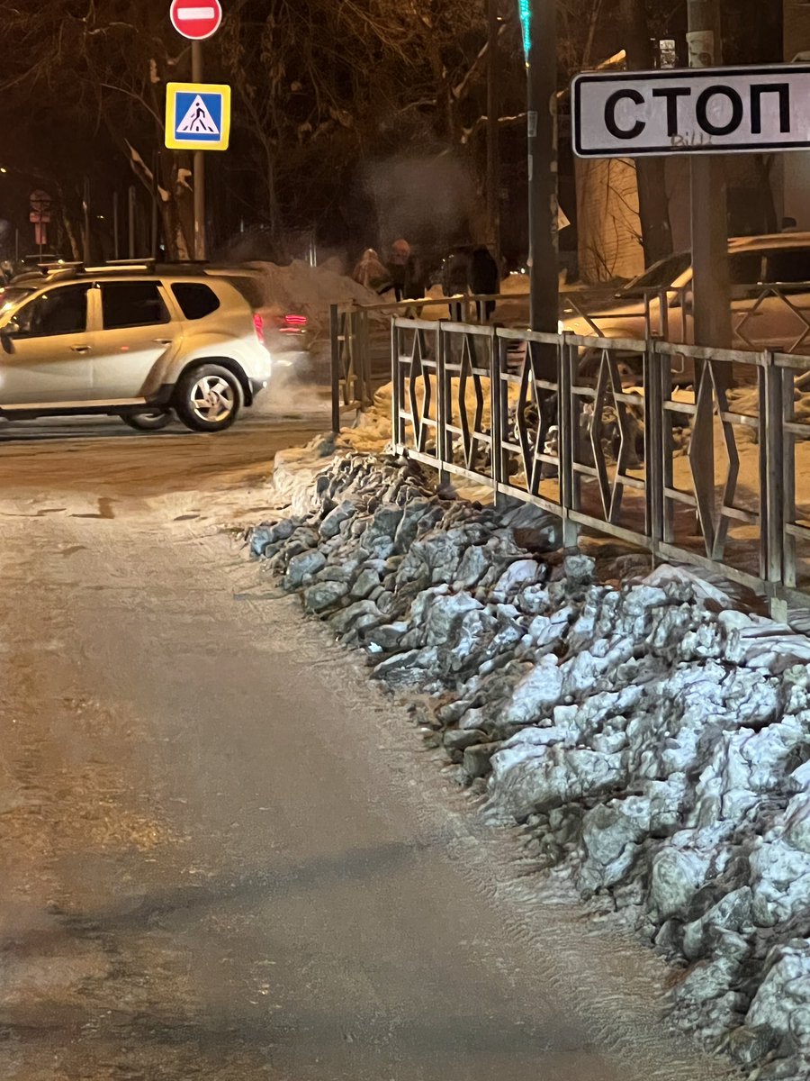 RuSweeta's tweet photo. @SamMobilePriem @ @SODEDDS д.утро.
Почистите пожалуйста Ерошевского от Скляренко до Мичурина. Узко. Не разъехаться. И Скляренко от Лукачева до Масленникова в таком же состоянии. https://t.co/P4fHO6axZm