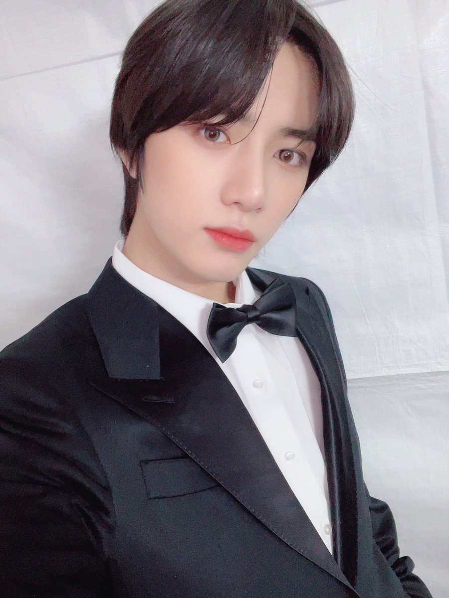 crowntxtbrasil_'s tweet photo. 📸[TRAD] 
Beomgyu do tapete vermelho 👍🏻
#BEOMGYU https://t.co/8nOpDcQBhn
