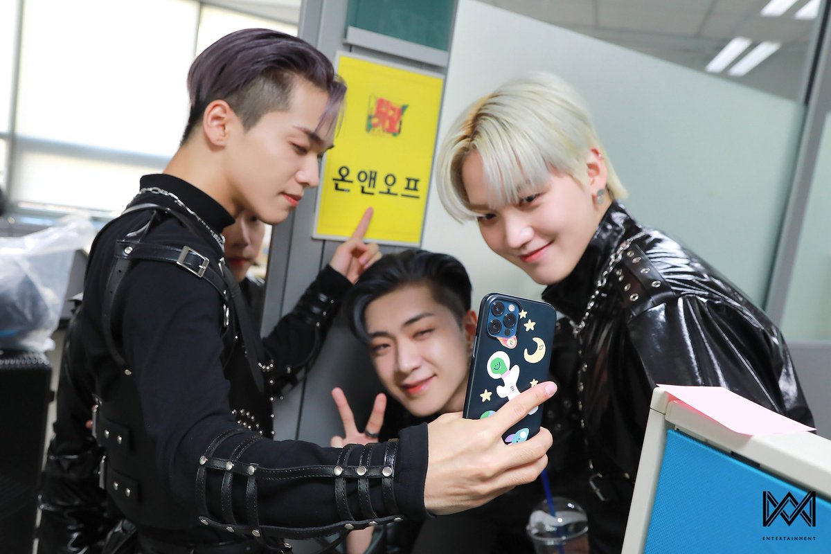 mallang0113's tweet photo. Goosebumps 활동기 비하인드 #제이어스 (2) https://t.co/Ws4h0vOT0z