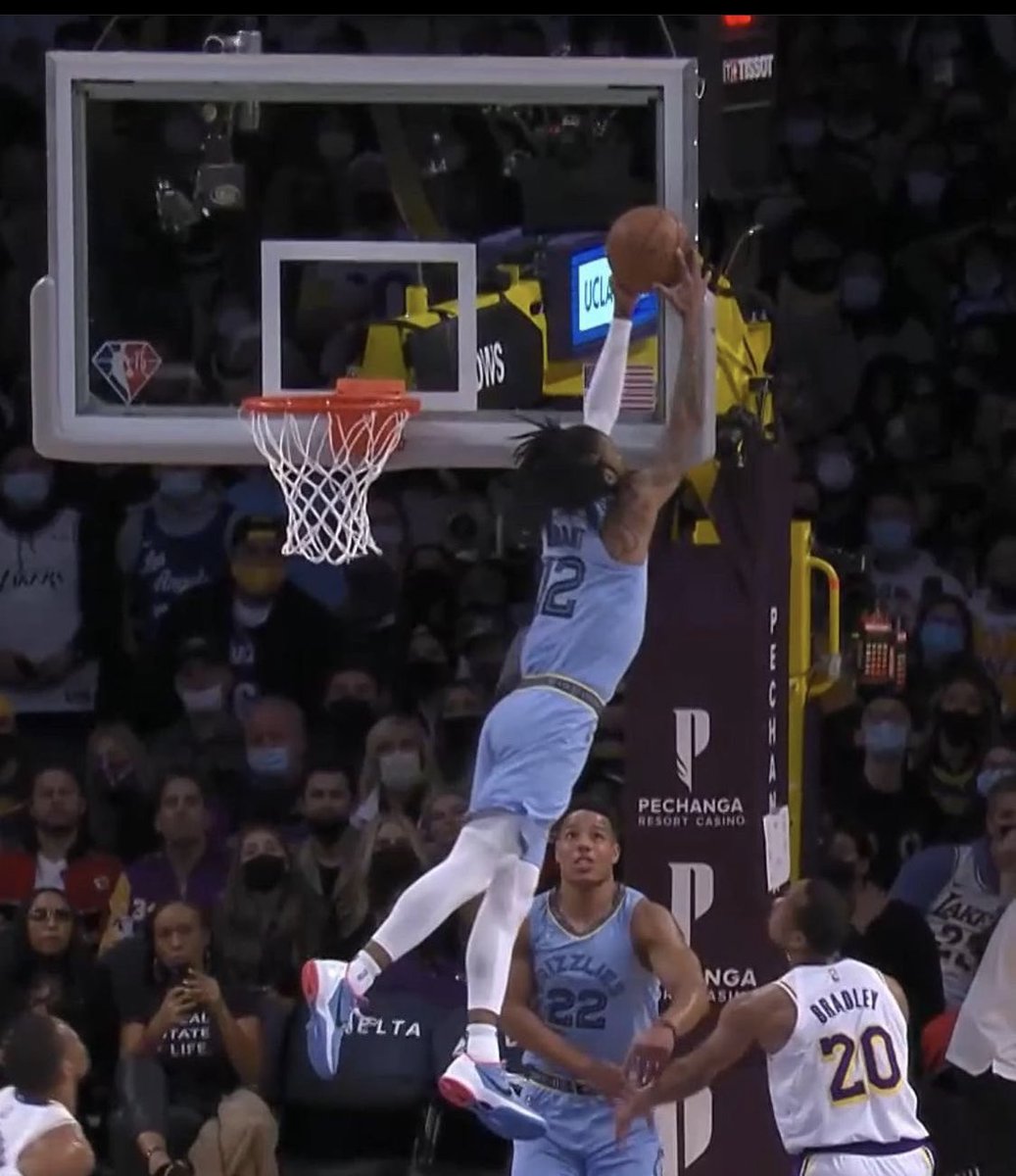 Regular_io's tweet photo. @JaMorant Sir can I kindly ask WHAT TF ARE YOU ONNNN🤯🤯🤯#JaMorant #NBATwitter #NBA https://t.co/GFohsvJrTx