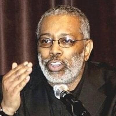 Remembering my mentor, trusted advisor, historian, <a href="/KK_College/">Kennedy-King College</a> teacher, &amp; Chicago Radio Legend <a href="/haroldleerush/">Harold Lee Rush</a> whose radio silence is deafening. My tribute, youtu.be/YYabrVwk3Q0  Thank you for sharing the mic &amp; giving <a href="/GoodInEnglewood/">Good In Englewood</a> a platform.  Rest In Power HLR.