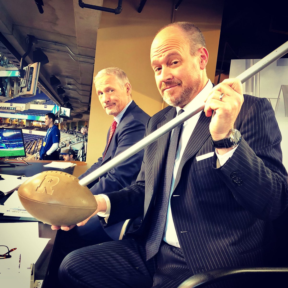 richeisen's tweet photo. Josh Jacobs running it
@renfrowhunter scoring it
@CrosbyMaxx pressuring it
Rich Bisaccia coaching it

Who pushed those buttons?

@MikeMayock knows ball

Stay the course, @Raiders https://t.co/XqfrpSj8HG