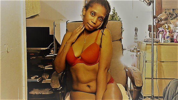 Mmmmmmmmm I'm live cum play ya. https://t.co/2RSVKuz59B