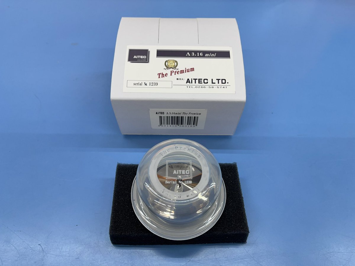 wave2port_k's tweet image. AiTECのΛ3.16mini The premiumルームフレッシャー。
これ置くだけで、視聴覚環境補正が可能なアイテムでホームオーディオ＆カーオーディオ 兼用。
自分も使ってましたが、いつの間にやらマイチェンで…😅
新旧聴き比べしましたが…別物で即買いでした。

#AiTEC
#Λ316
#カーオーディオ高音質アイテム