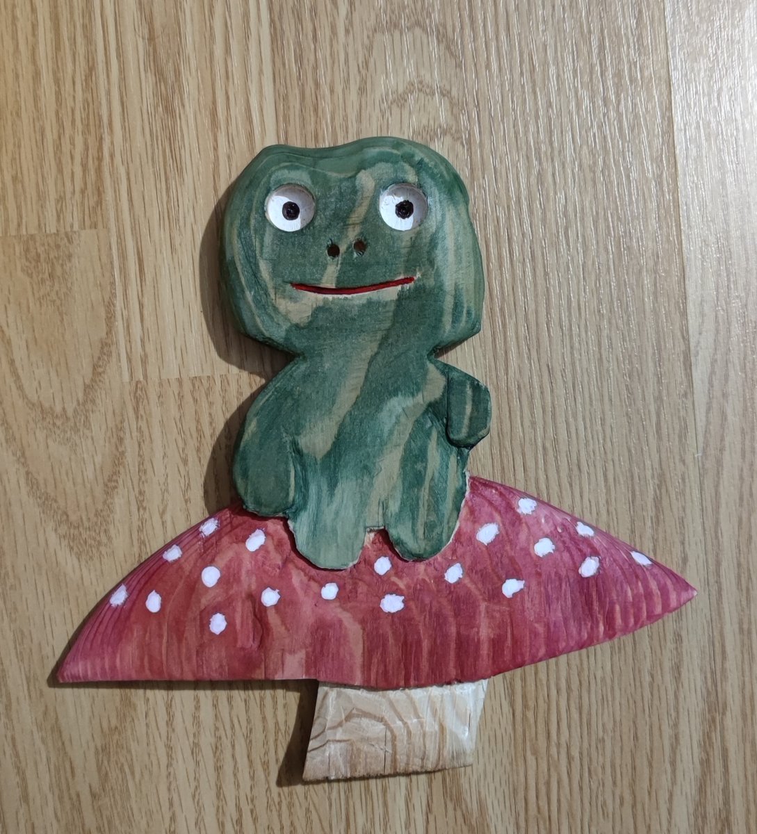 Tosho_nft's tweet photo. I would love to share here something I've been working on for quite some time.

It's a @toadstoolzNFT wooden decoration. Colored and ready to be hung on the wall!

#ToadzTogetherStrong #croak #woodworking #handmade https://t.co/ni3Ovu13UU