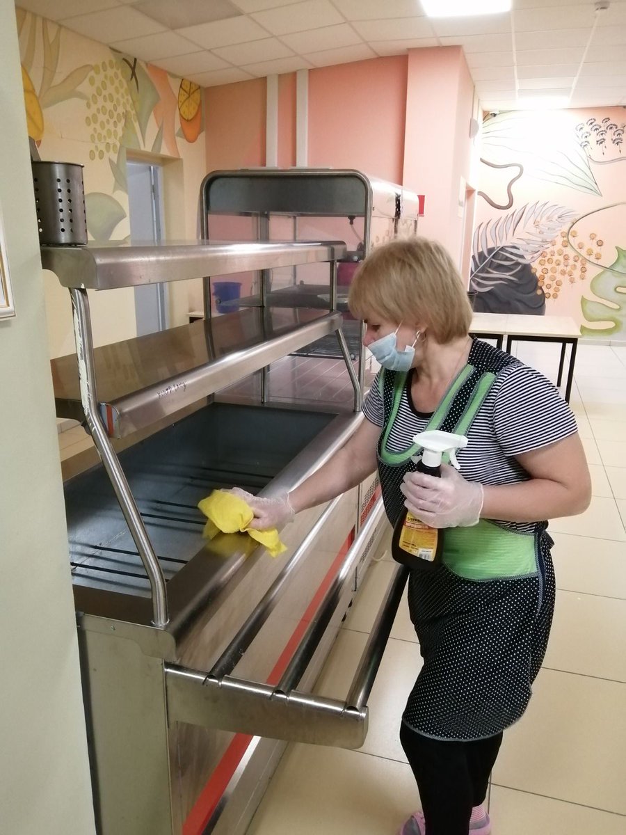 После зимних каникул была проведена  генеральная уборка пищеблоков и обеденных залов с применением моющих и дезинфицирующих средств