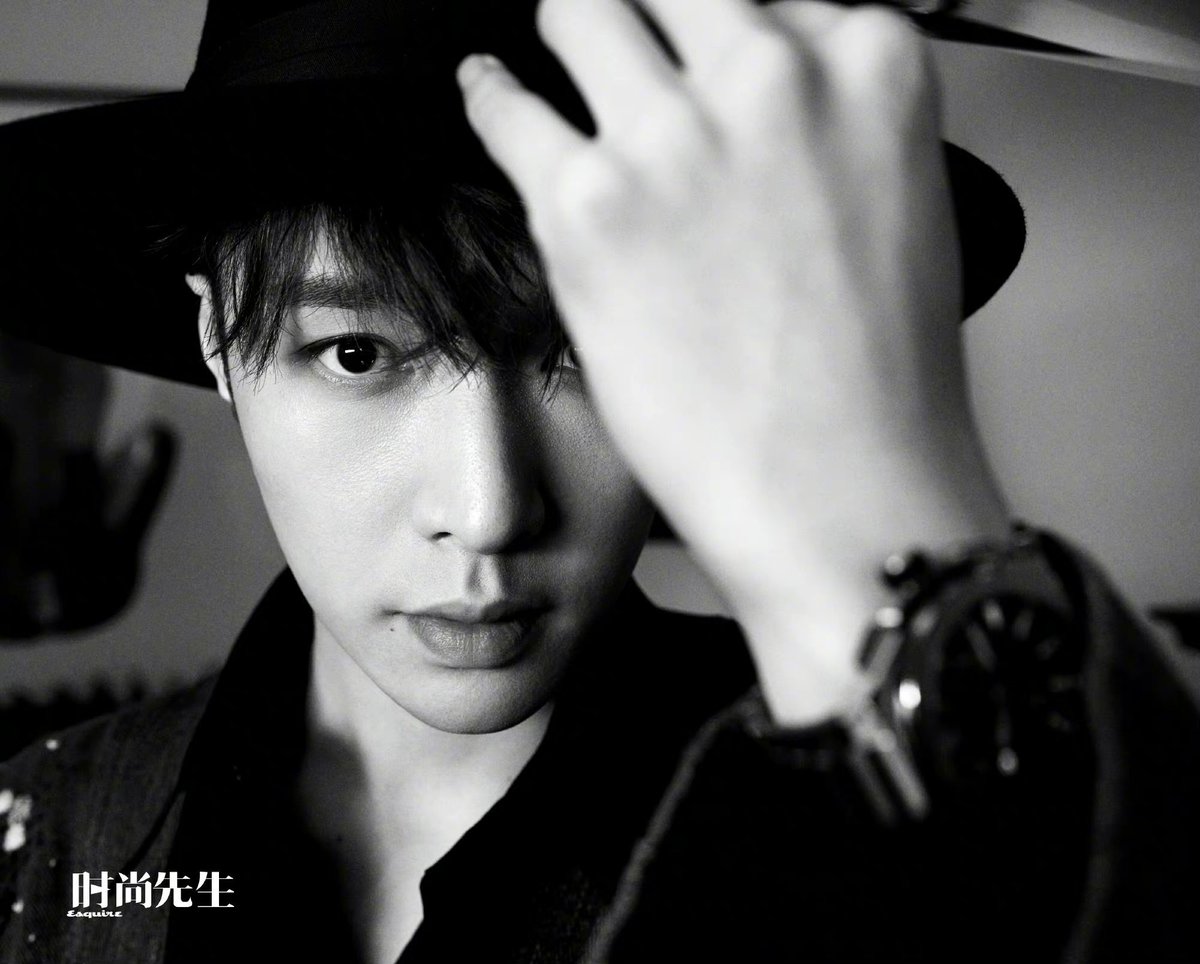 yixing pics tweet media