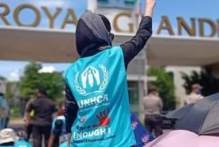 EHazaristani's tweet photo. #HelpRefugees_Indonesia 
صدای پناهجویان گیرمانده در اندونیزی شویم
#HelpRefugees_Indonesia https://t.co/NwKAmIZKF2