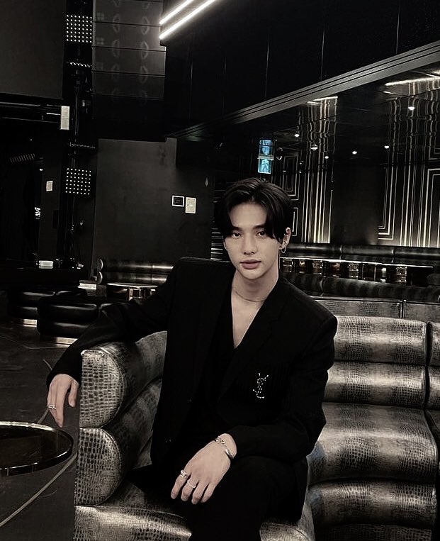 loveungmin's tweet photo. burnout.  
— hyunjin x oc filo au.

it was always Aspen and Hayes against the world. through thick and thin, she stayed with him. even if he never really looked at her the way she wants to be looked at. maybe it's true when they say that the fire never stops until it burns out. https://t.co/dqXDNcNLUM