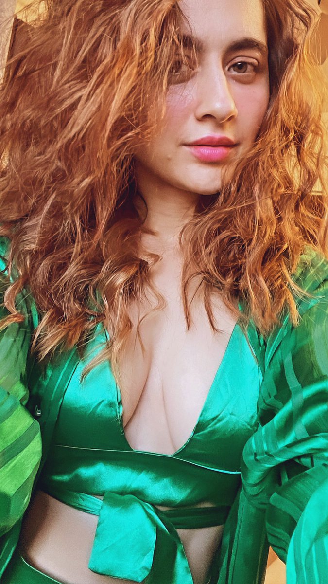 iamsanjeeda's tweet photo. 💚🧡 https://t.co/jhEZRwiBHh