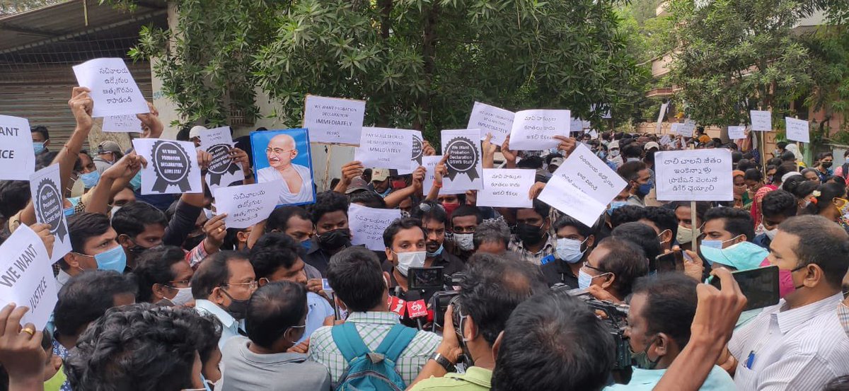 nenanthe's tweet photo. #GSWS Employees protesting for their probation declaration
#WewantProbationDeclaration
#YSRCP https://t.co/uAborCjIFo