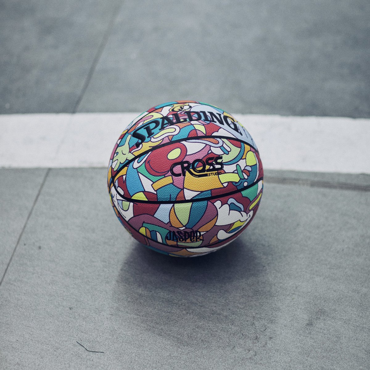 FomoMofoNFT's tweet photo. It's the birthday of @mrjasperwong today, but he prefers to give gifts rather than receive them. He is going to give away two of his official sold out @Spalding basketballs. One on Discord here on Twitter. Follow Jasper, retweet, and tag 3 frens. A winner will be chosen randomly. https://t.co/9kwHKby10y