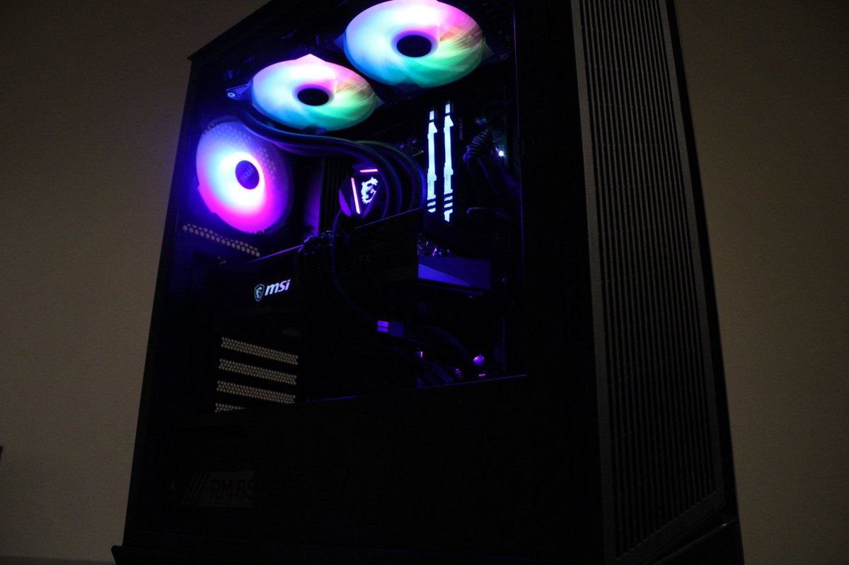 Een overzicht van de meest recente builds! 

Een goed begin van het nieuwe jaar zullen we maar zeggen 💪 

Build nummer 2 staat momenteel ook nog te koop op de website voor €1799,- mocht je hier interesse in hebben stuur dan even een DM ☺️

#rgb #gamepc #twitch