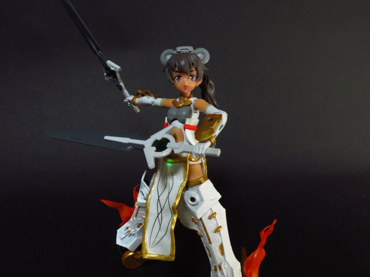 BB63702079's tweet photo. 「白狸大将ルルチェ」

ルルチェをエクスアーマーfと武装で盛ってみました。
封神演技の哪吒モチーフもちょっと入ってます。
しっぽと前掛けはもう少し手を入れようかな… https://t.co/LfrzqO2LuY