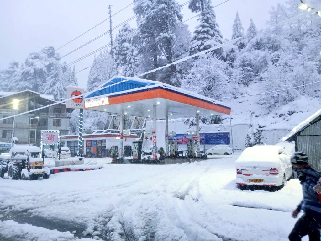 No terrain or weather is too harsh for us to bring #Energy to you. Truly Inspired by #PehleIndiaPhirOil, constantly fuelling #Nation's energy requirements thru our wide network of outlets across Nation and those in Himachal are perfect example to it. #IndianOilCustomersDay