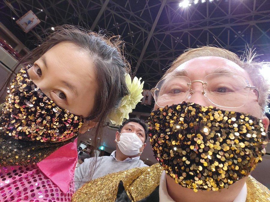 高須院長 西原理恵子氏とピカピカ衣装 マスクで大相撲観戦 Snsザワつく Page 2 Sirabee