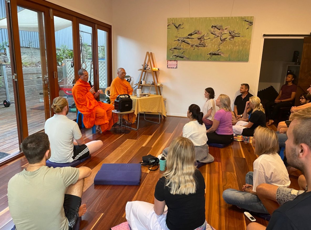 Siriice's tweet image. เกือบ63ปีที่หลวงปู่มรณภาพไป แต่บารมีของท่านยังโชติช่วง ท่านพูดจริงทำจริงมีเมตตา ลูกศิษย์สานต่อเผยแผ่พระพุทธศาสนาทั่วโลก สร้างความสว่างในใจผู้คนสำเร็จ ต่างประเทศมีฝรั่งบวช+ปฏิบัติธรรมเห็นผล ยืนยัน"เราไม่เคยพบสิ่งดีงาม ความสะอาดบริสุทธิ์เหล่านี้บนโลกที่เราดำเนินชีวิตอยู่ในปัจจุบัน"