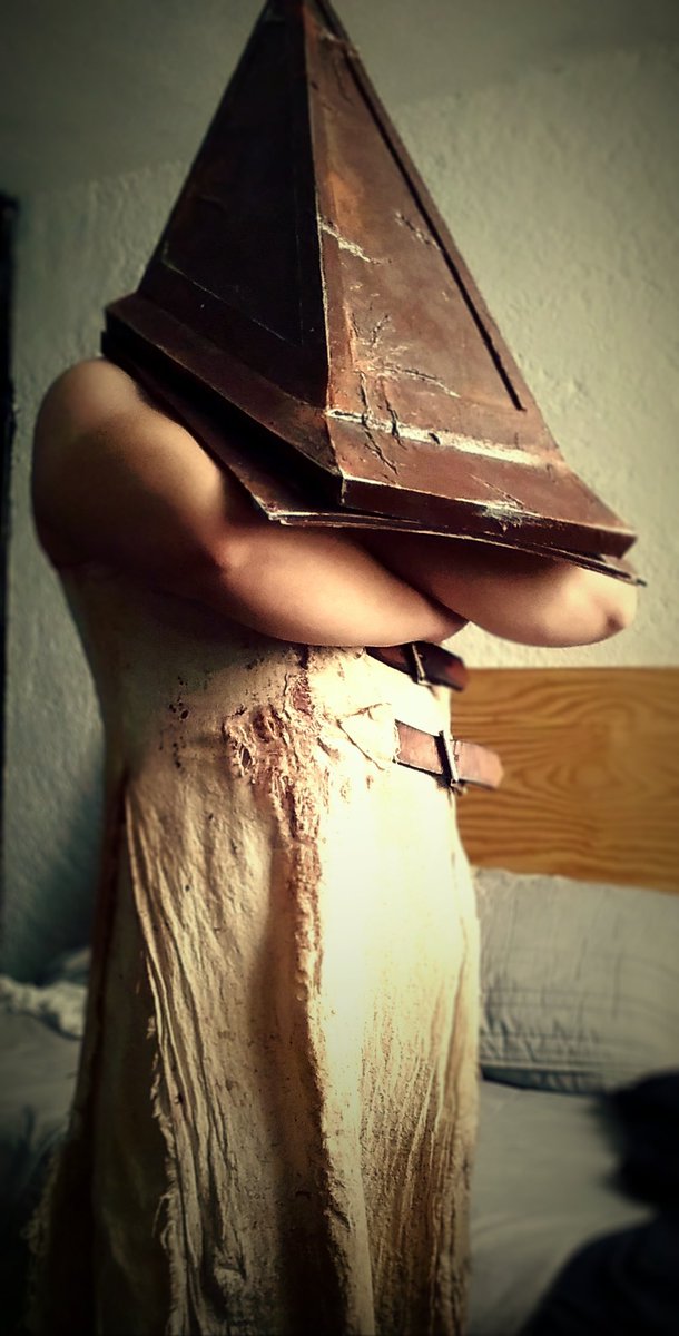Mr_Oinks's tweet photo. ๐บPromised some pyramid head, here he is, not that nsfw tho (next time can have less on)๐บ
#beefygay #chubby #bara #gaybear #musclebears #pyramidhead #gayvideogames #realbara #nsfwcosplay #MrOinks #musclebear #nsfwtwt #NSFW #DeadbyDaylight #SilentHill https://t.co/rWYI0vavzL
