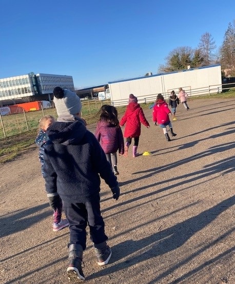 educalis_ch's tweet photo. Ce lundi 10 janvier, une rentrée scolaire sous un beau soleil pour les Vivalyens et leurs professeurs. C’est un bon présage pour l’année à venir. Bonne rentrée et bonne année 2022. 
#Educalis
#écoleprivée
#Ecublems
#famille https://t.co/nZei60si0d
