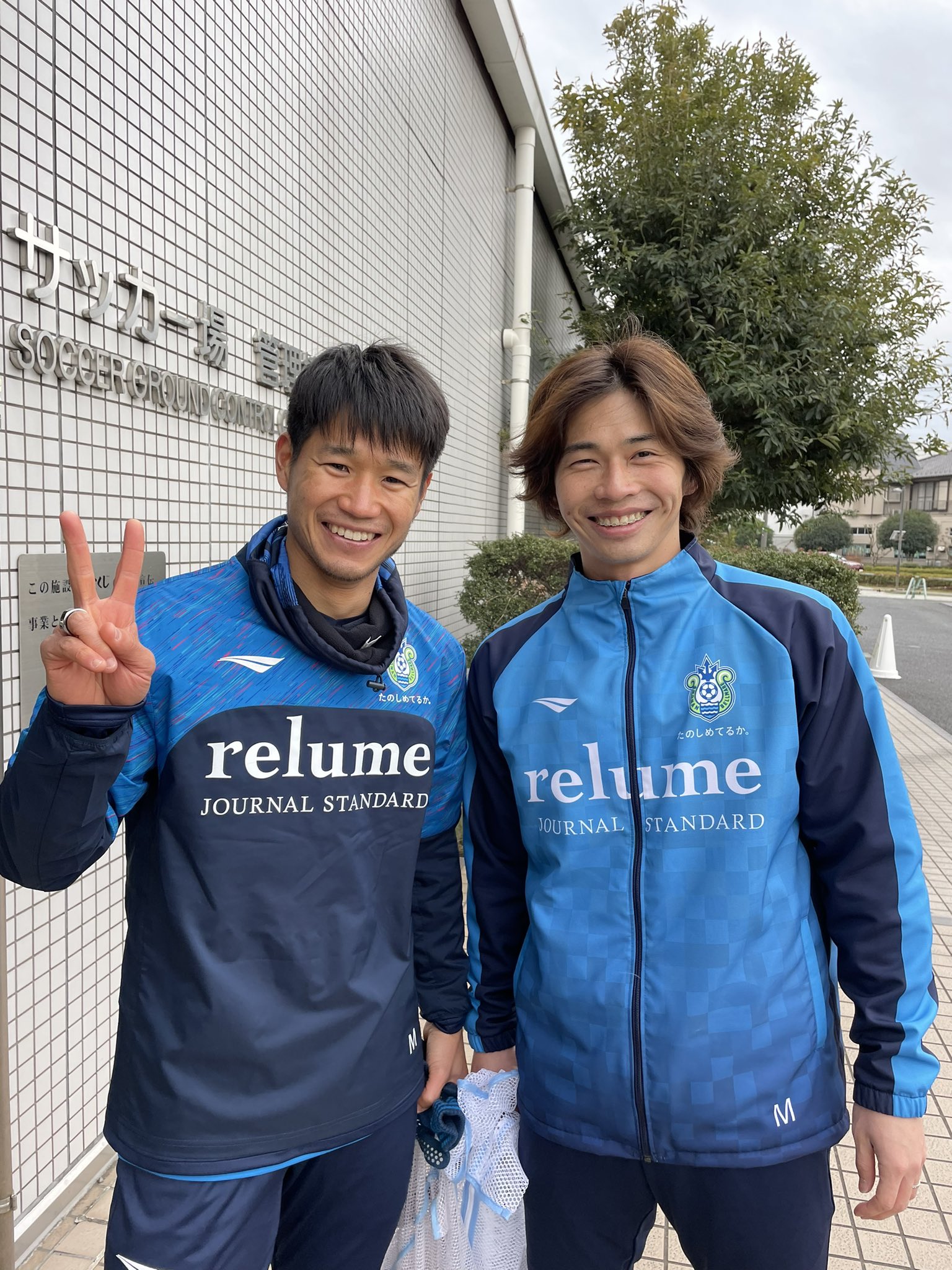 湘南ベルマーレ Pa Twitter 瀬川祐輔 選手の愛犬が ベル ちゃん であることに サポーターの皆さんが大いに沸きましたが もう一人 愛犬の名前が ベル ちゃんの選手がこちら 山田直輝 選手もなんです というわけで2ショット Bellmare ベルマーレ