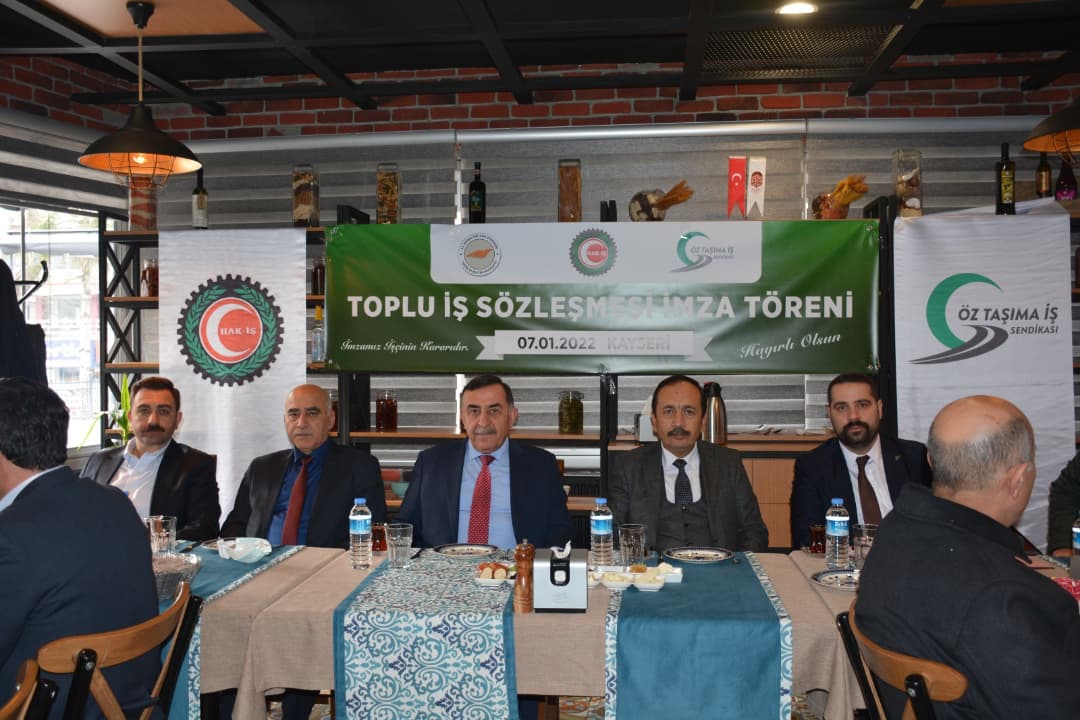oztasimais's tweet photo. 4️⃣Mazaret izinleri , kıyafet yardımı gibi kazanımlar elde etti.Toplu iş sözleşmemizin S.S. Kayseri Özel Halk Otobüsleri Taşıma ve İşletme Kooperatifi çalışan üyelerimiz başta olmak üzere Sendikamıza ve çalışma hayatına hayırlı olmasını dileriz. https://t.co/gmsYP6twG1