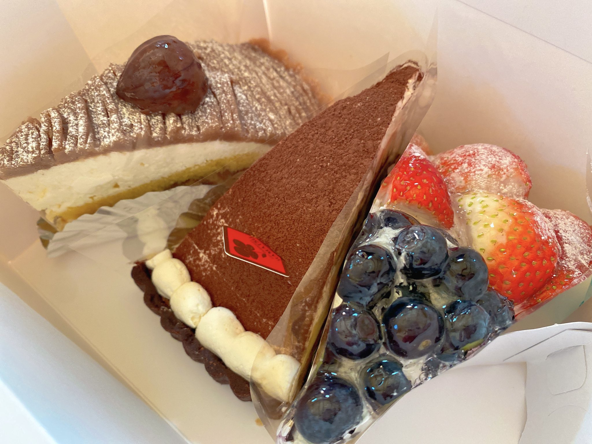 Spoon スプーン 東長崎に行きましたが カフェハマツ本店に行きませんでした Hamatsuココウォーク店にて こちらと 完熟みかんフルーツサンドを購入したことをお伝えして許してもらおうと思います ｹｰｷｨ W 新作のバナナティラミスも