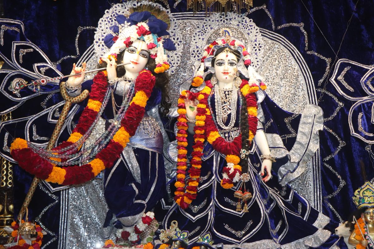 ISKCONahmd's tweet photo. ISKCON Ahmedabad Darshan 
10 Jan 2022
#Dailydarshan #RadhaGovindDev #ISKCONAhmedabad https://t.co/dZUaISCD7M
