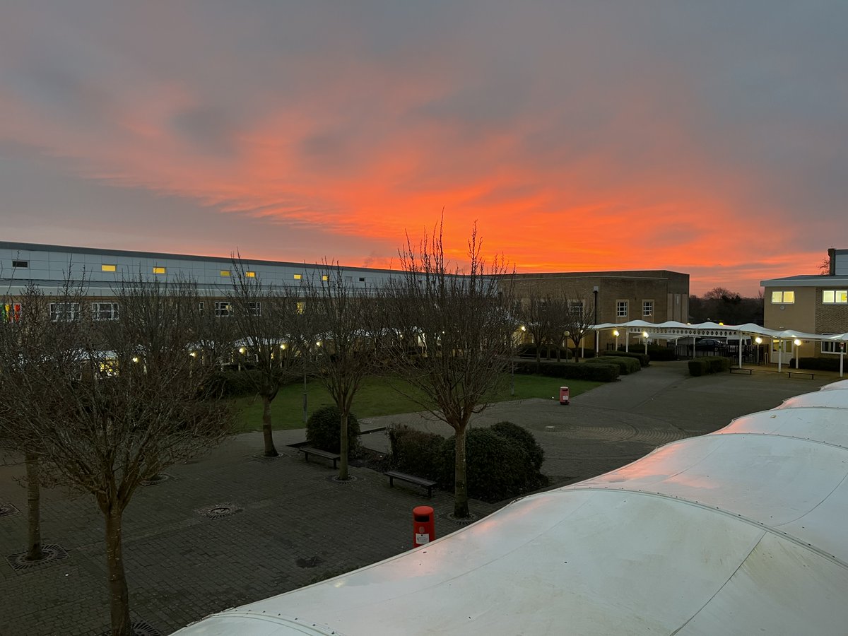 O_SVA's tweet photo. What a lovely view there is this morning. #osva #goodmorning #westergate https://t.co/T73xKm0xJA